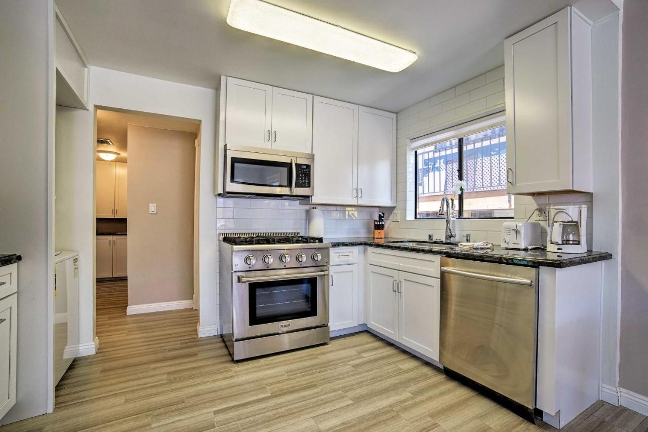 Updated Home On Catalina Island Walk To The Coast 아발론 외부 사진
