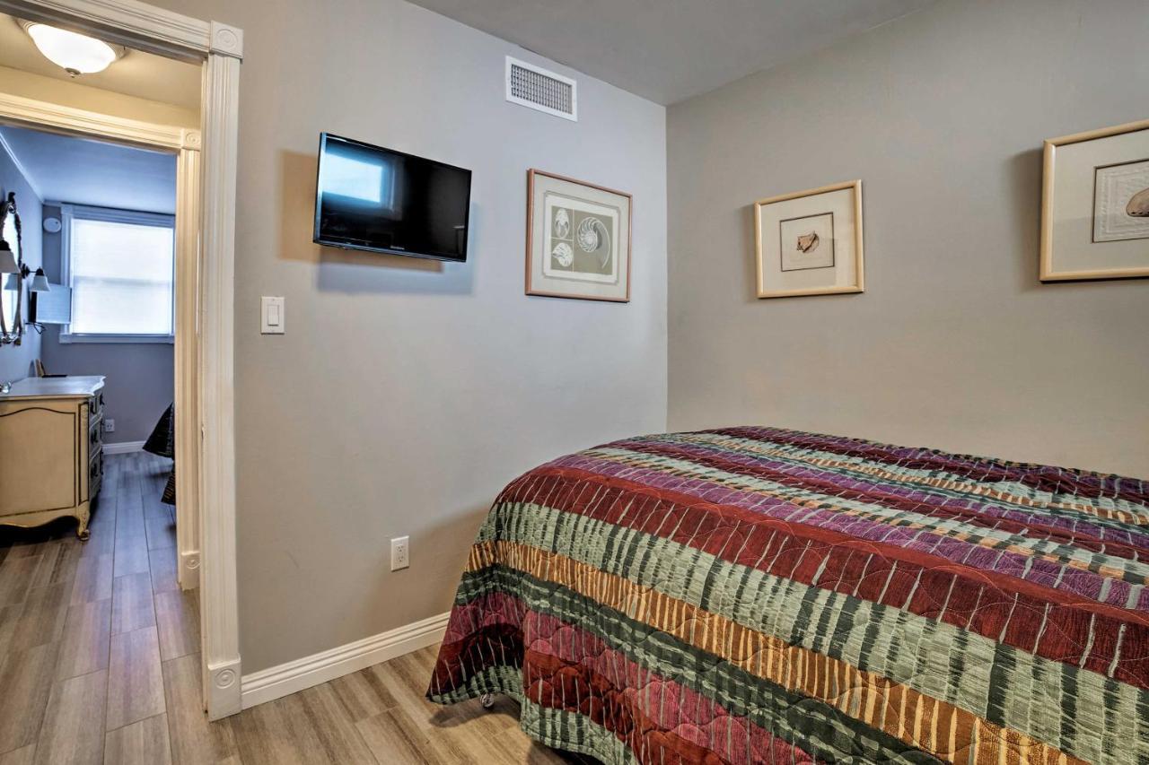 Updated Home On Catalina Island Walk To The Coast 아발론 외부 사진