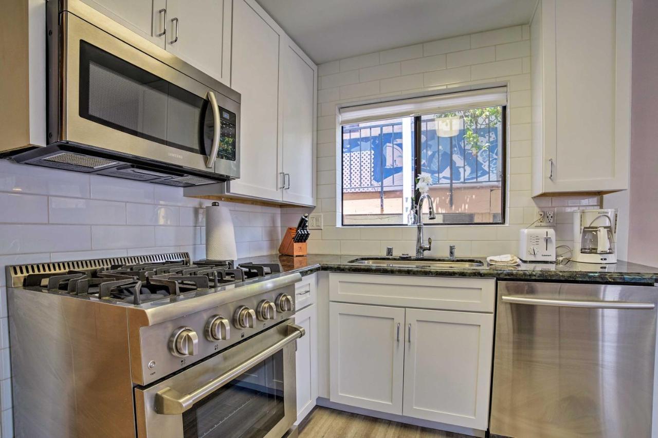 Updated Home On Catalina Island Walk To The Coast 아발론 외부 사진