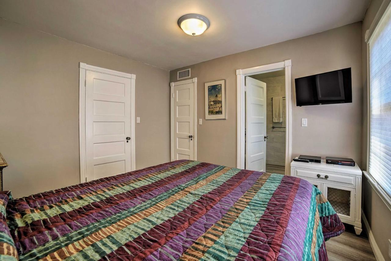 Updated Home On Catalina Island Walk To The Coast 아발론 외부 사진